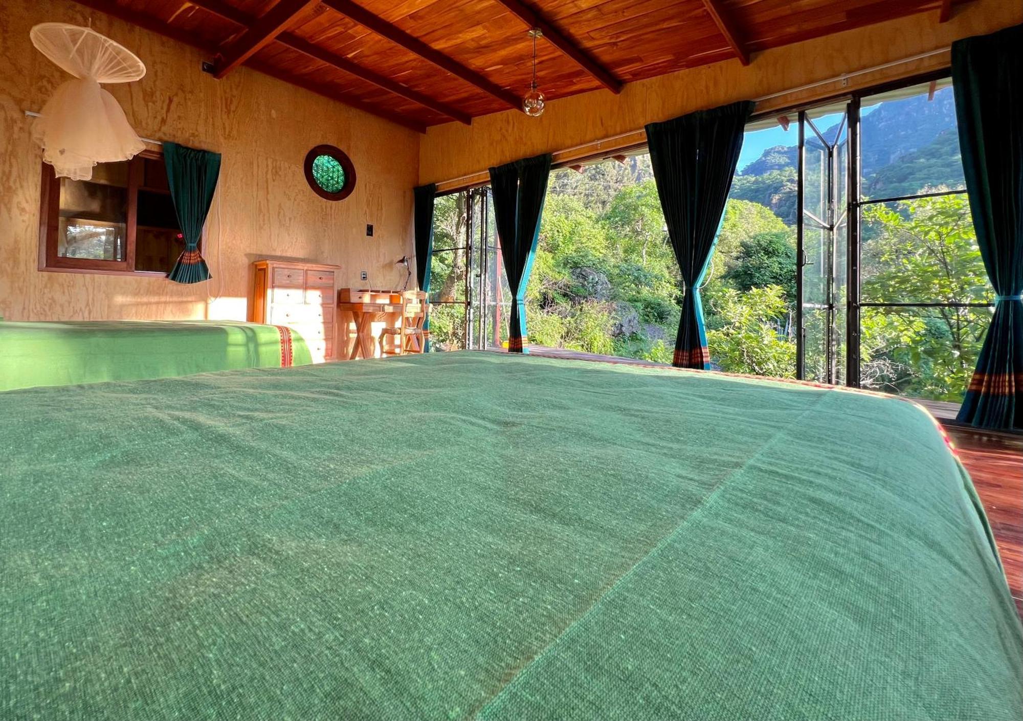 Santuario Ave Fenix-Cabanas Tepoztlán Rom bilde